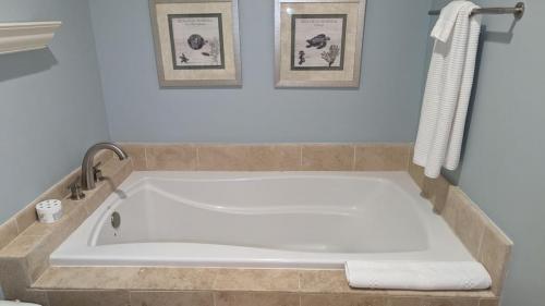 VR602 Guest Bath
