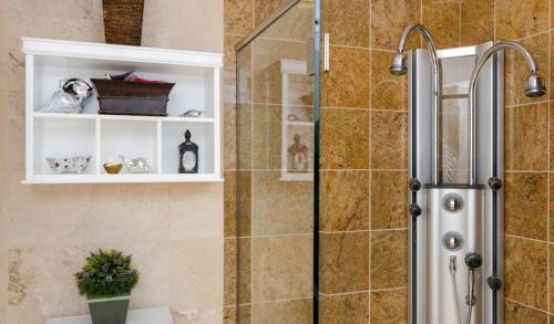 AVR401MasterBath